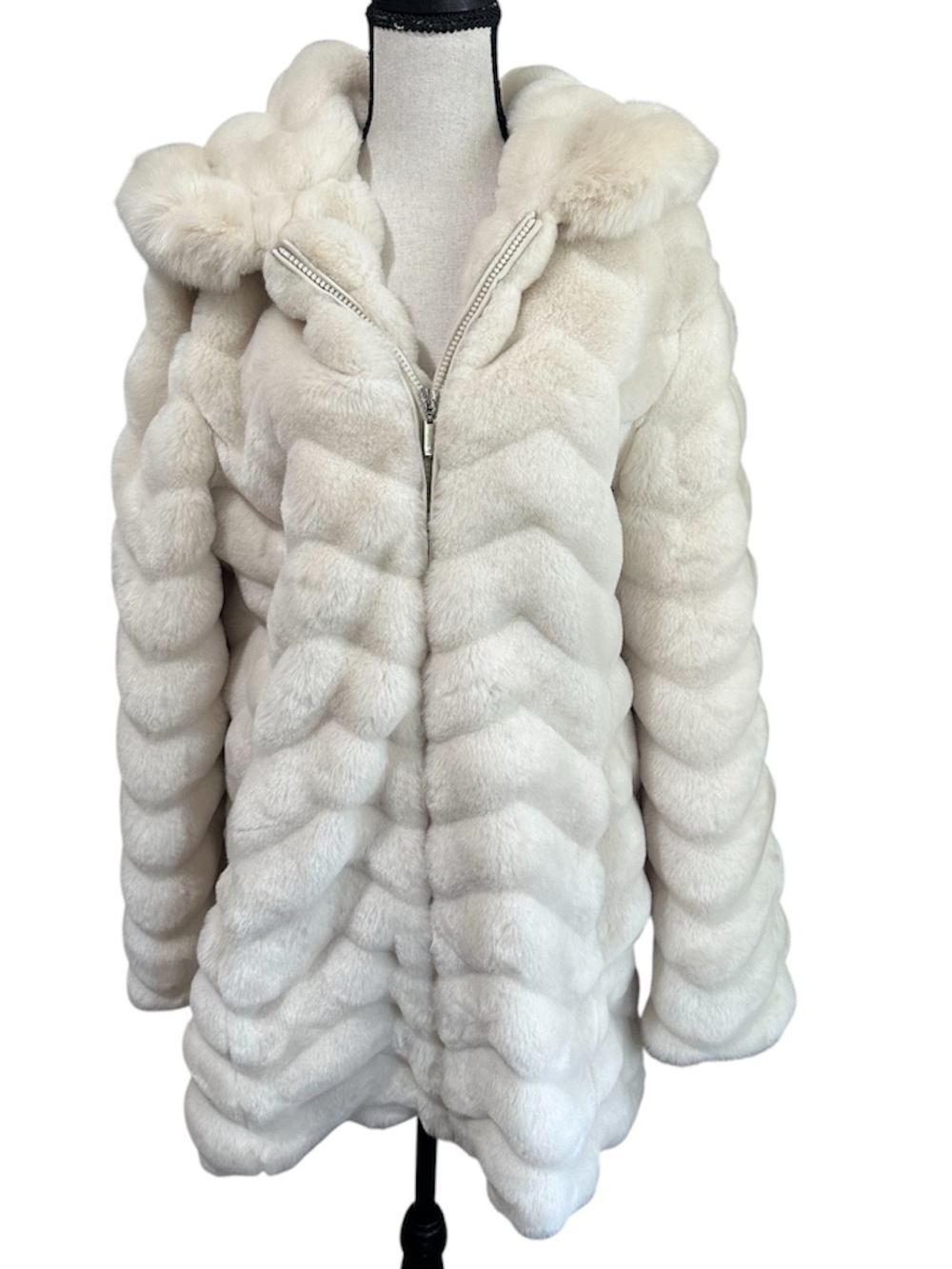 Liz Claiborne Cream Faux Fur Hooded Jacket Coat - Size Medium - Picture 1 of 7